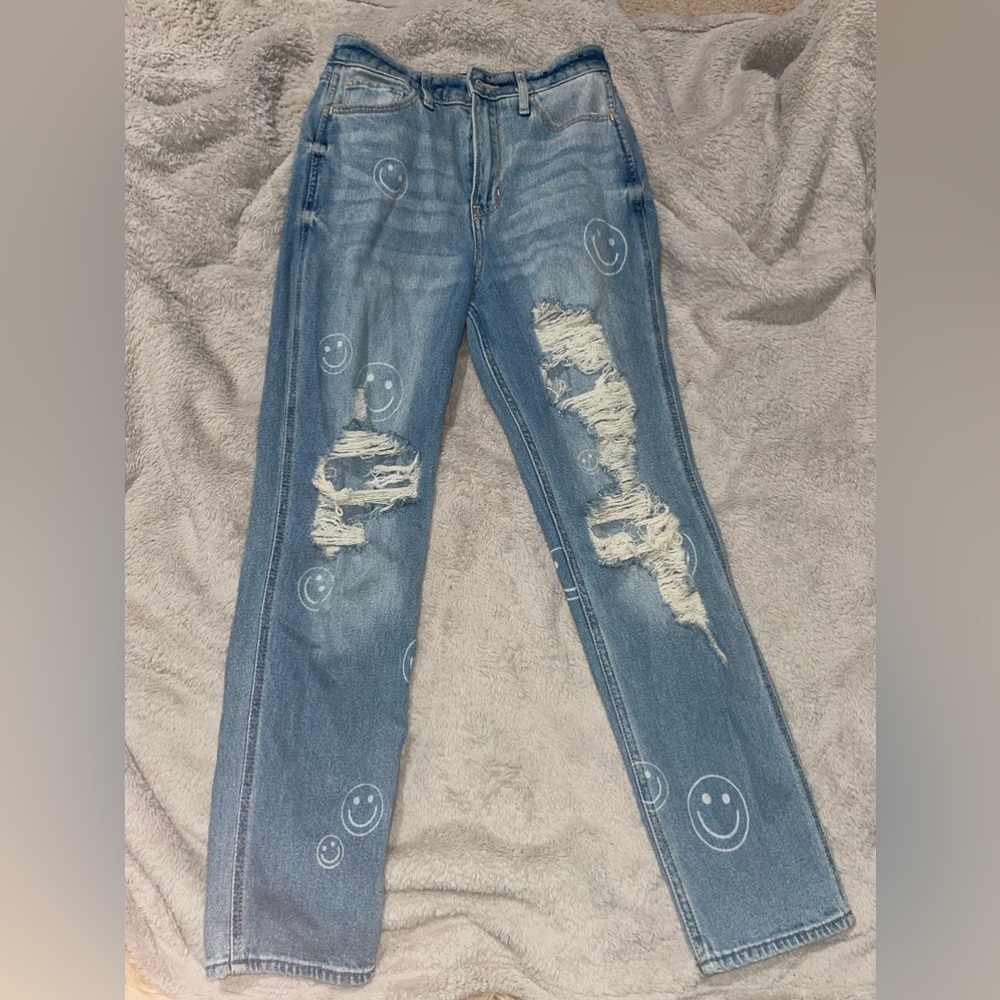 HOLLISTER RIPPED MOM JEANS WITH SMILE DETAILS